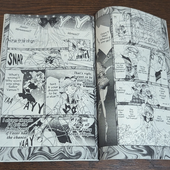 2001 Sailor Moon Comic - Picture 4 of 5